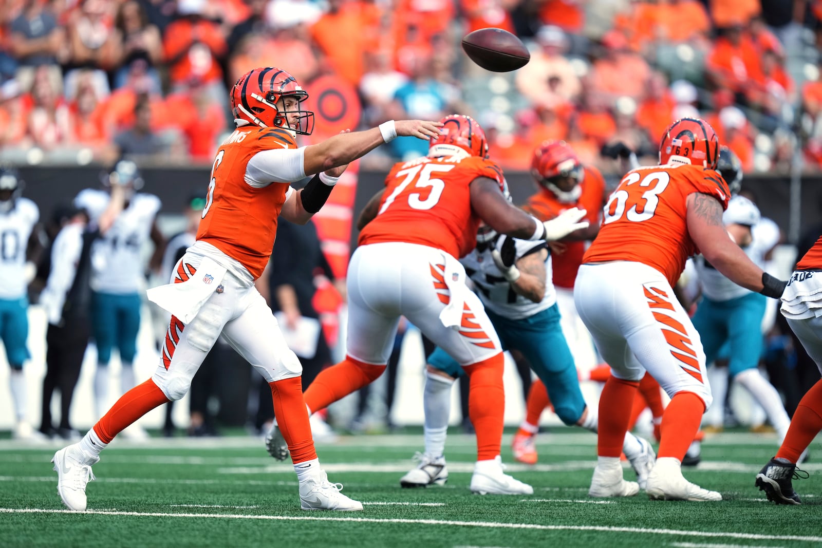 Cincinnati Bengals quarterback Jake Browning (6) throws a pass during the second half of an NFL football game against the Jacksonville Jaguars, Sunday, Sept. 14, 2025, in Cincinnati. (AP Photo/Jeff Dean)