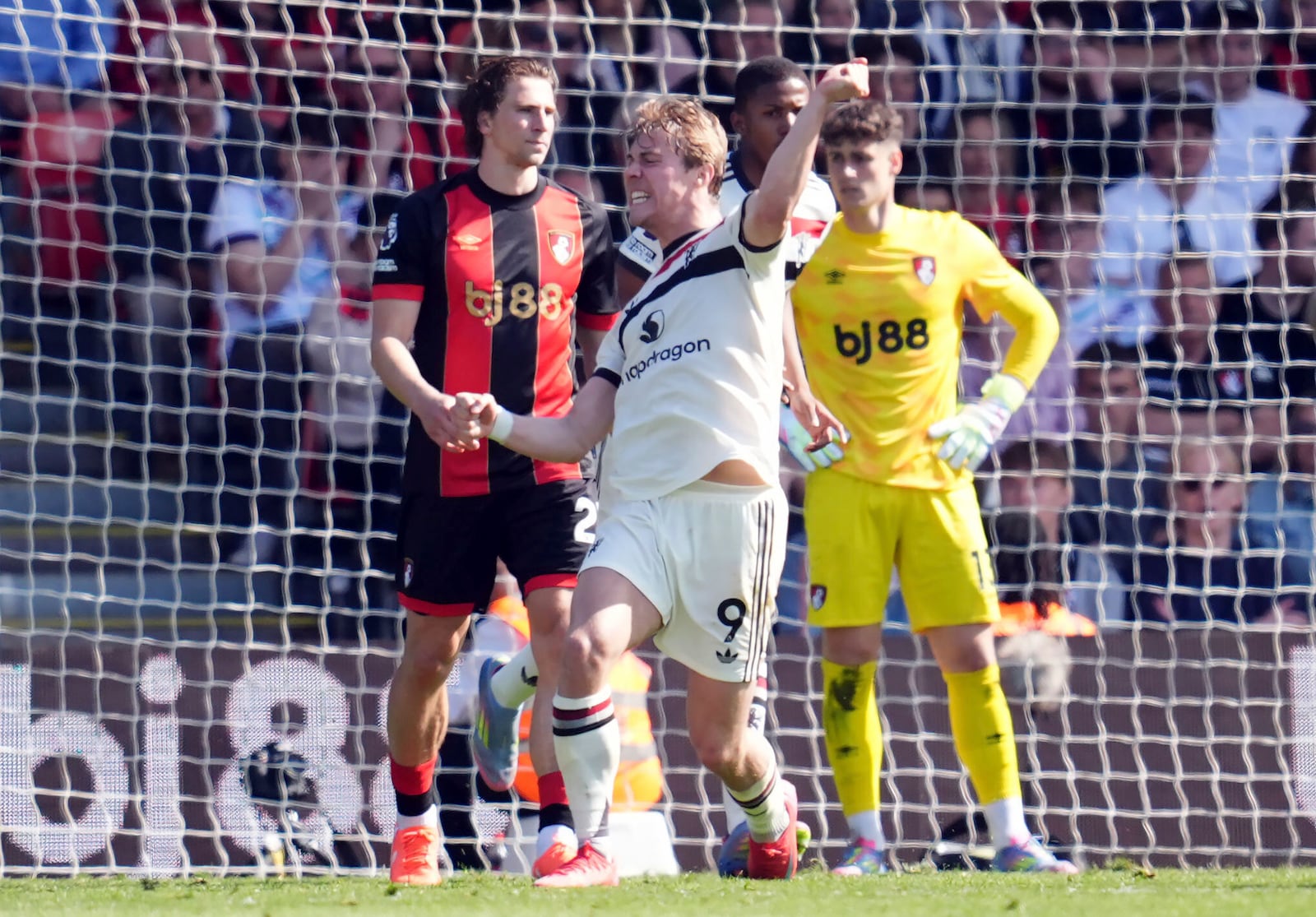 Manchester United's Rasmus Hojlund celebrates scoring their side's first goal during the English Premier League match at Vitality Stadium, Bournemouth, England, Sunday, April 27, 2025. (Adam Davy/PA via AP)