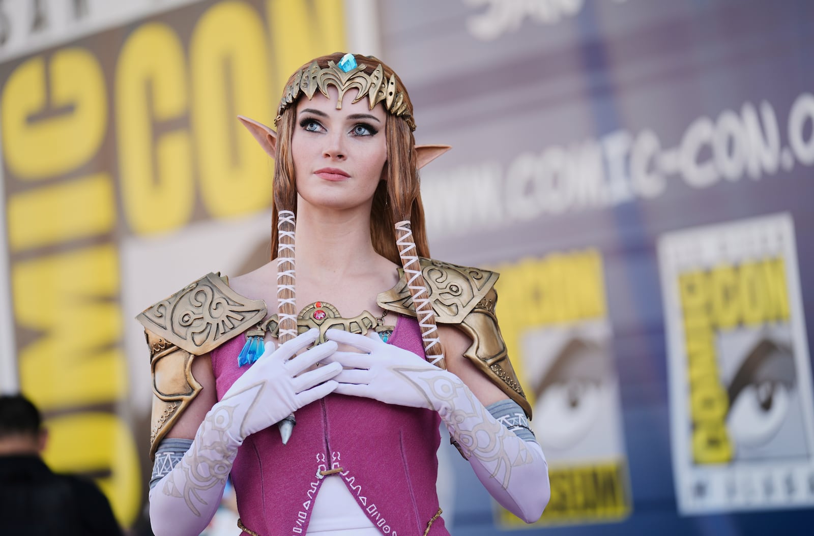 Allison Tabitha, of Orlando, Fla., dressed as Zelda from the "Legend of Zelda" video game, poses for photographers before the 2025 Comic-Con International Preview Night on Wednesday, July 23, 2025, in San Diego. (AP Photo/Chris Pizzello)