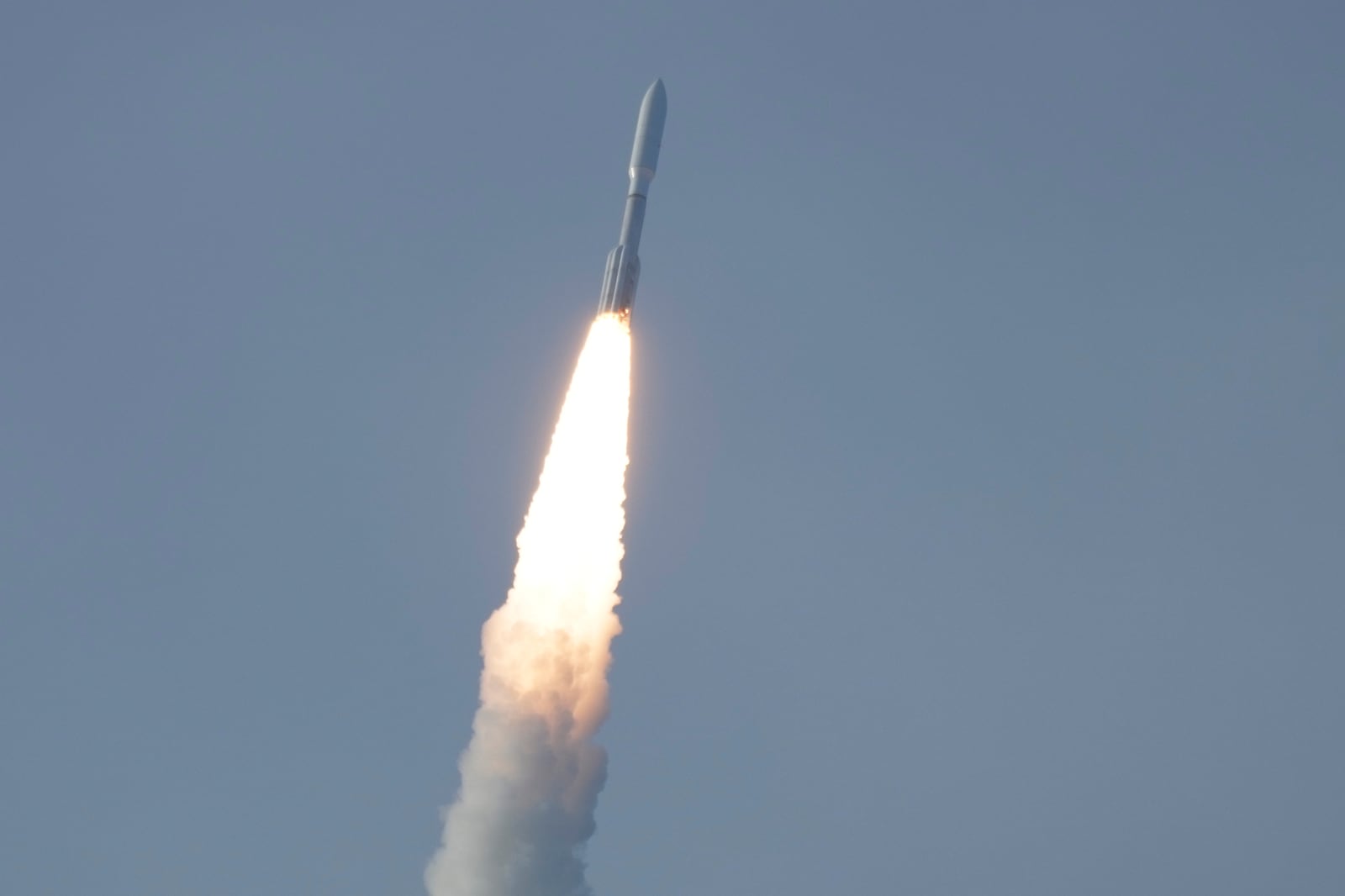 A United Launch Alliance Atlas V rocket with a payload of Amazon's Project Kuiper internet satellites lifts off from Launch Complex 41 at the Cape Canaveral Space Force Station, Monday, April 28, 2025, in Cape Canaveral, Fla. (AP Photo/John Raoux)
