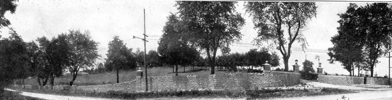 The stone wall adjacent to Mt. Pleasant Pike and the northern entrance to Hoovenden around 1909. BUTLER COUNTY HISTORICAL SOCIETY/ CONTRIBUTED