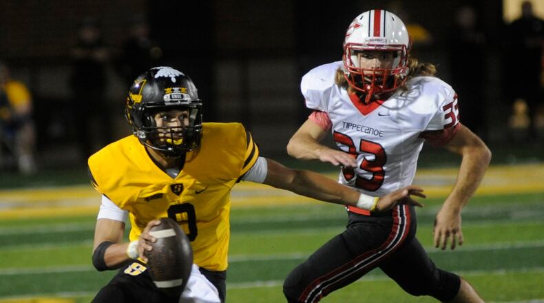 Sidney QB Andre Gordon and Tipp’s Mason Doll. Sidney defeated visiting Tippecanoe 49-42 in a Week 7 GWOC American North high school football game on Thursday, Oct. 5, 2017. MARC PENDLETON / STAFF