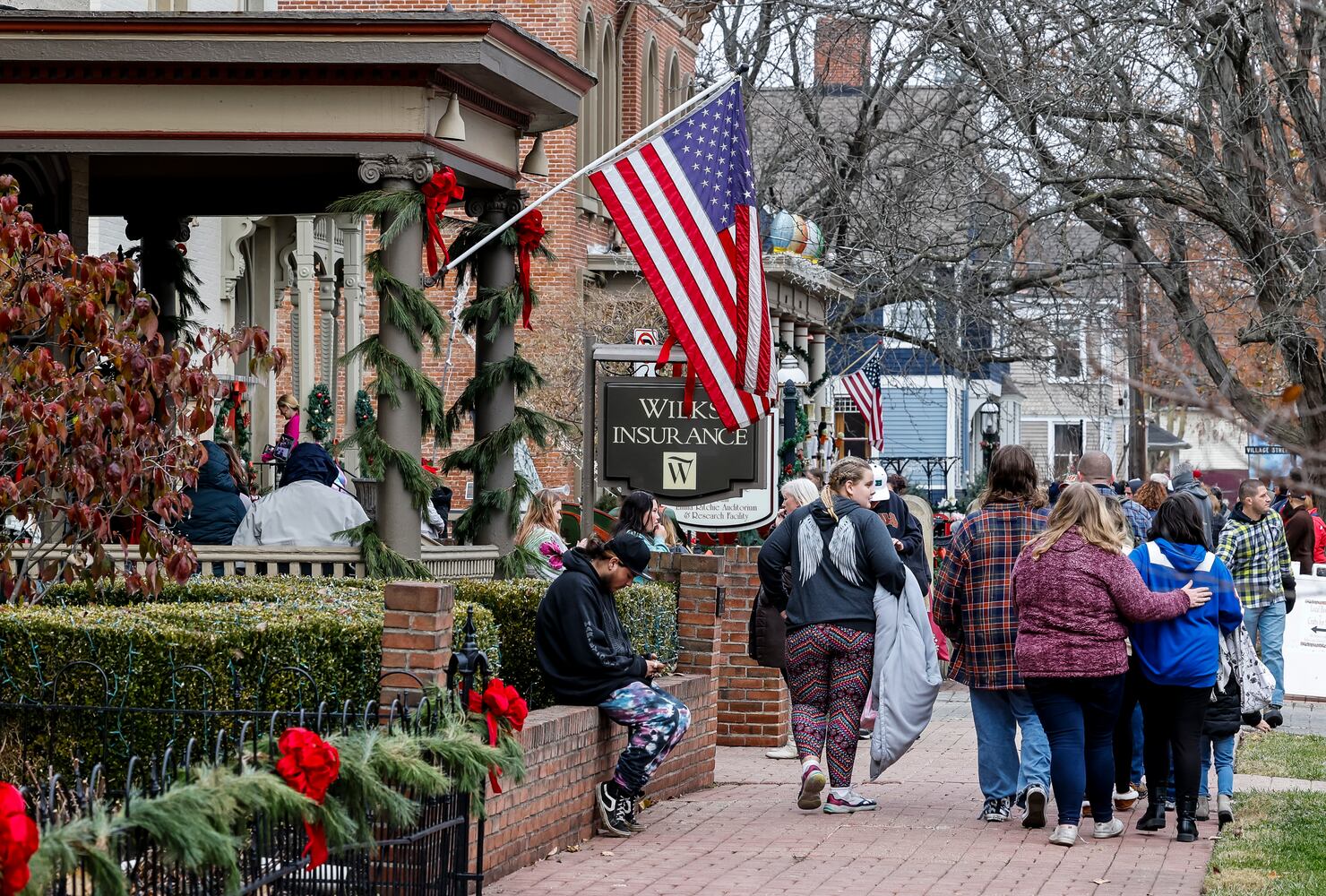 120521 German Village Christmas Walk