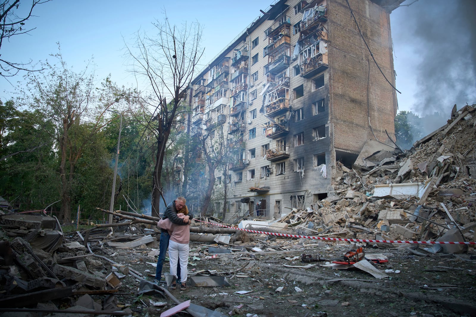 Residents react after a Russian missile hit a multi-storey apartment during Russia's combined missile and drone air attack in Kyiv, Ukraine, Tuesday, June 17, 2025. (AP Photo/Efrem Lukatsky)