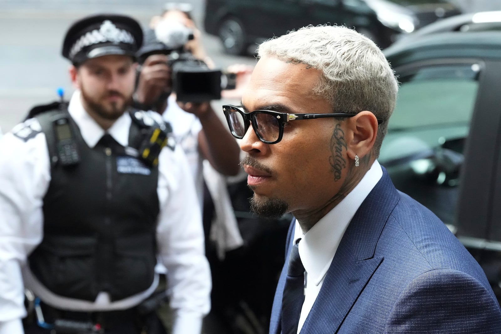 R&B singer Chris Brown arrives at Southwark Crown Court to attend a plea hearing in London, Friday, June 20, 2025.(AP Photo/Frank Augstein)