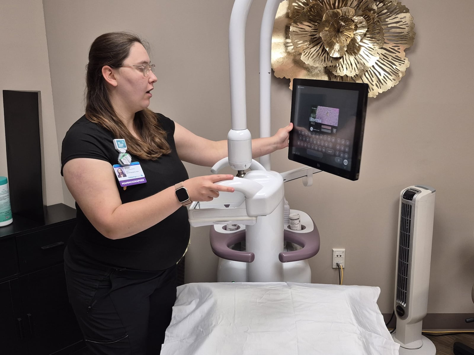 Kettering Health mammographer Elise Porrazzo Reed works with an automated breast ultrasound machine. MICHAEL KURTZ / STAFF