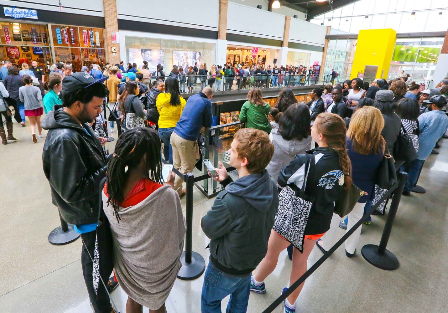 H&M opens at Liberty Center