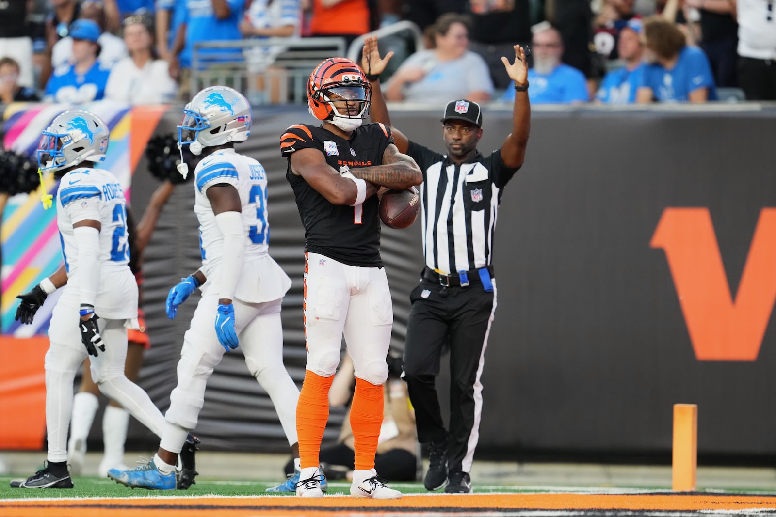 Cincinnati Bengals wide receiver Ja'Marr Chase reacts after his 64-yard touchdown reception against the Detroit Lions during the second half of an NFL football game Sunday, Oct. 5, 2025, in Cincinnati. (AP Photo/Jeff Dean)