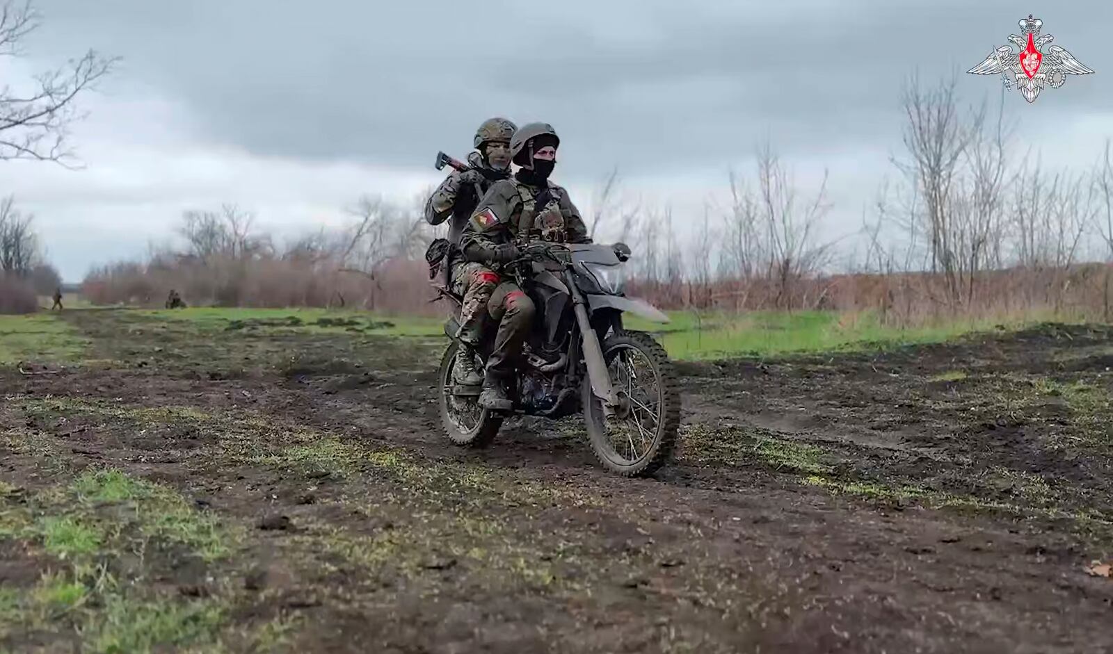 In this photo taken from video distributed by Russian Defense Ministry Press Service on Monday, April 14, 2025, Russian servicemen attend a combat training for assault units in an undisclosed location. (Russian Defense Ministry Press Service via AP)
