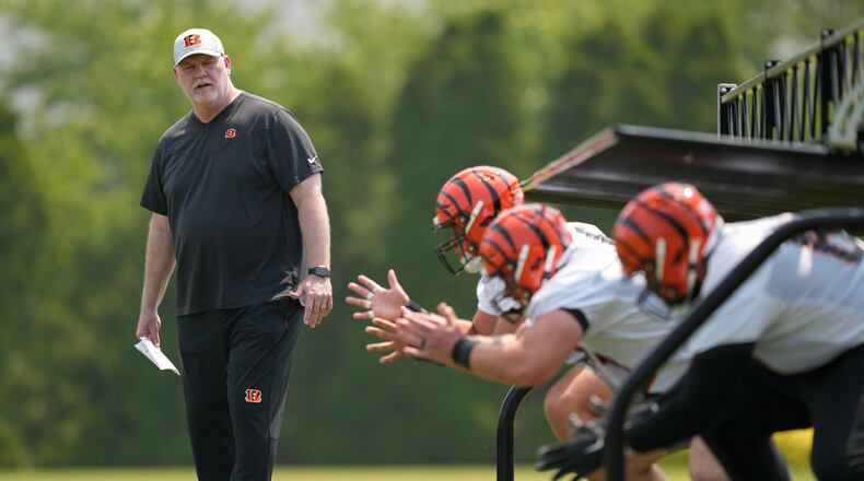 Cincinnati Bengals offensive line coach Frank Pollack, left, oversees a drill during practice at the team's NFL football training facility, Tuesday, June 6, 2023, in Cincinnati. (AP Photo/Jeff Dean)
