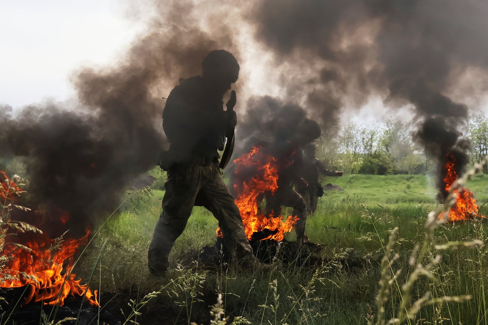 In this photo provided by Ukraine's 65th Mechanized Brigade press service, Ukrainian servicemen attend a military training in Zaporizhzhia region, Ukraine, Monday, May 26, 2025. (Andriy Andriyenko/Ukraine's 65th Mechanized Brigade via AP)