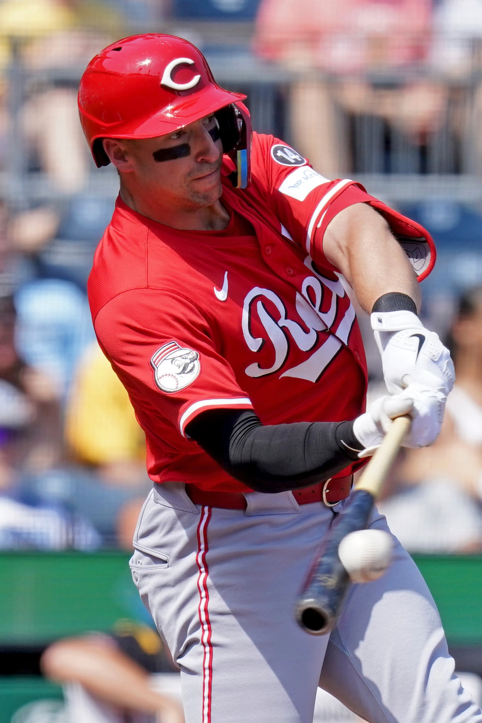 Cincinnati Reds' Spencer Steer hits an RBI double during the sixth inning of a baseball game against the Pittsburgh Pirates, Sunday, Aug. 10, 2025, in Pittsburgh. (AP Photo/Matt Freed)