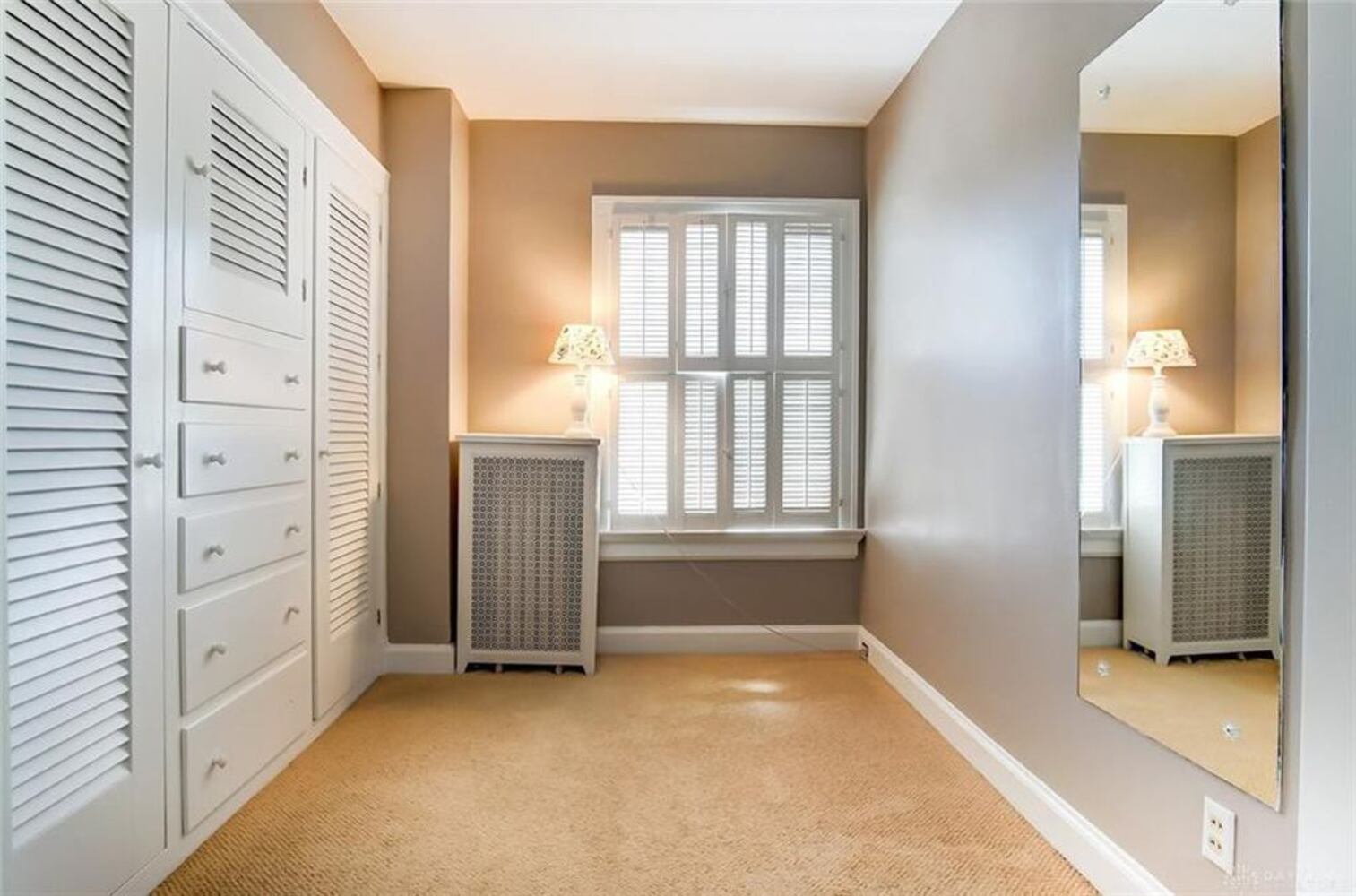 PHOTOS: Luxury Oakwood colonial home on market