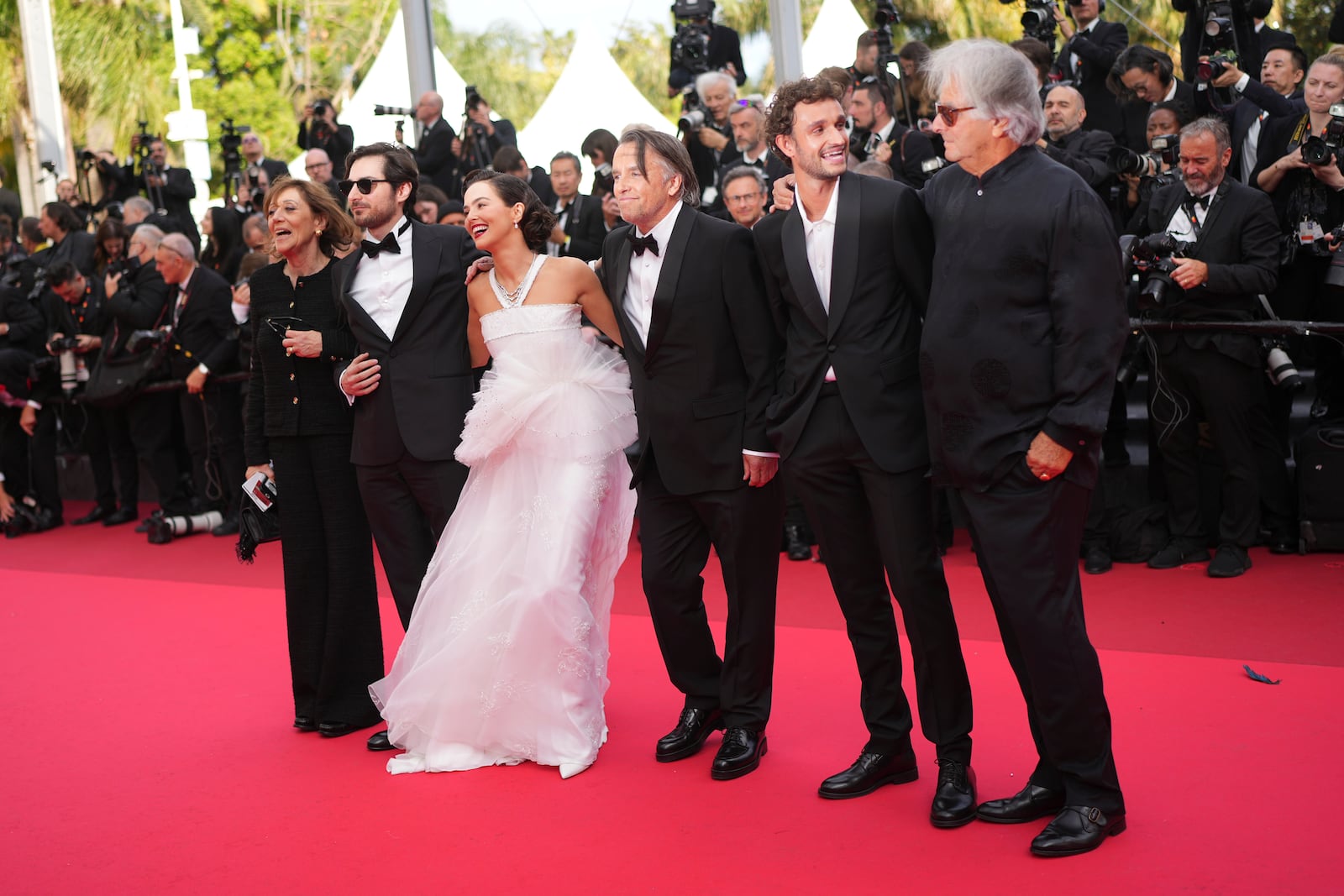 Michele Halberstadt, from left, Guillaume Marbeck, Zoey Deutch, director Richard Linklater, Aubry Dullin and producer Laurent Petin pose for photographers upon arrival at the premiere of the film 'Nouvelle Vague' at the 78th international film festival, Cannes, southern France, Saturday, May 17, 2025. (Photo by Lewis Joly/Invision/AP)