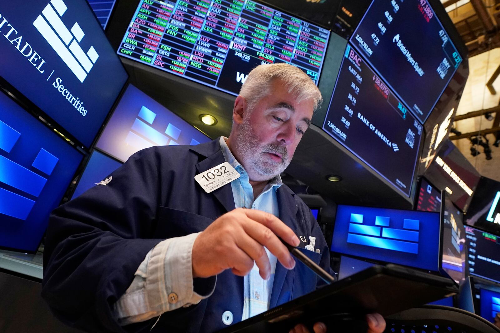 Trader Edward McCarthy works on the floor of the New York Stock Exchange, Thursday, April 24, 2025. (AP Photo/Richard Drew)
