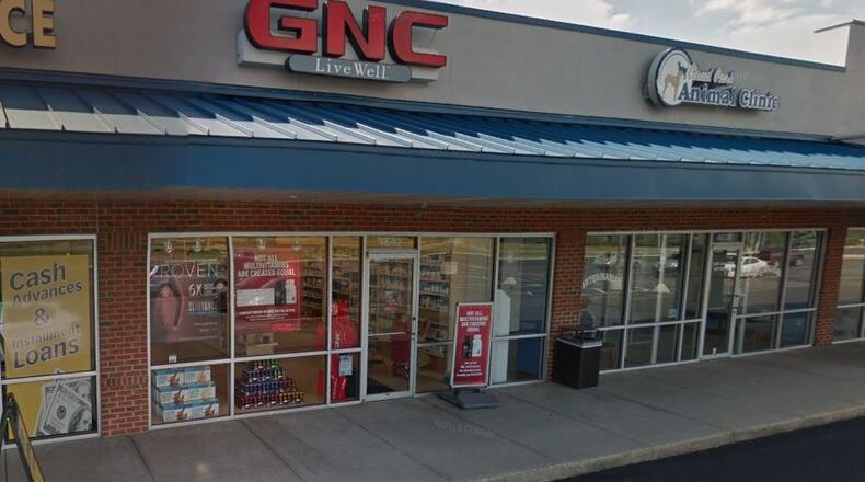 GNC will close up to 900 stores