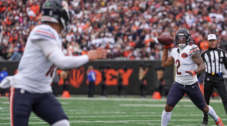 Chicago Bears wide receiver DJ Moore (2) throws to quarterback Caleb Williams (18) for a touchdown during the first half of an NFL football game against the Cincinnati Bengals, Sunday, Nov. 2, 2025, in Cincinnati. (AP Photo/Joshua A. Bickel)
