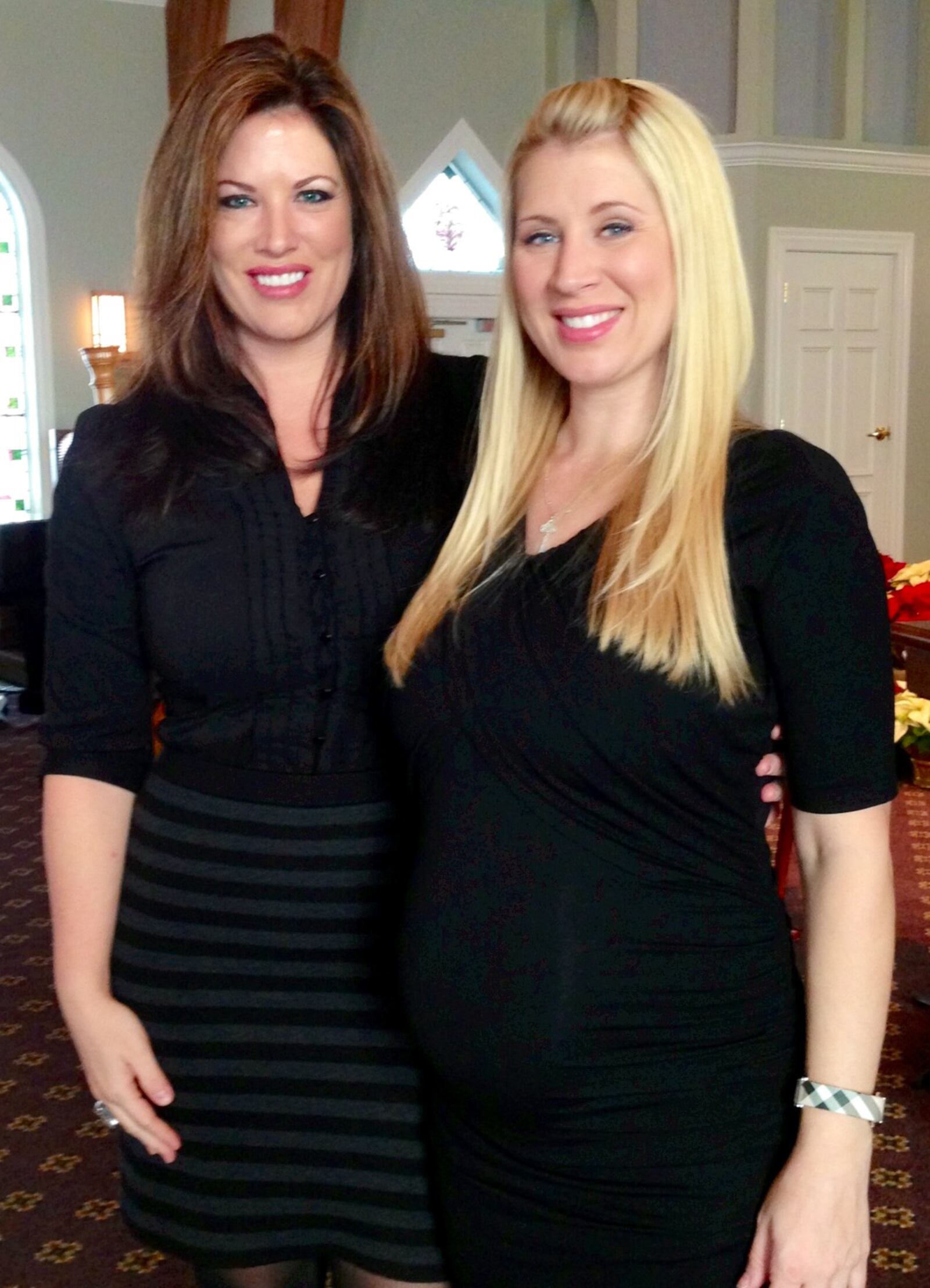 In this 2015 photo, Emily Simpson (left) is pictured with her sister, Sara Moffitt, who volunteered to serve as her surrogate. Moffitt, here pregnant with Simpson’s first child, also served as a surrogate for her sister’s twins.