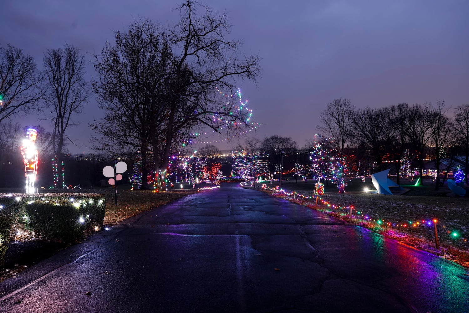 111622 Pyramid Hill lights