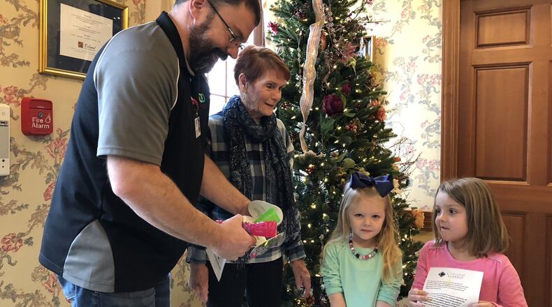 As part of Colonial Schools inter-generational programming, students colored holiday cards for Meals on Wheels participants, collected pet supplies for their furry friends, and delivered them to the lucky recipients recently.