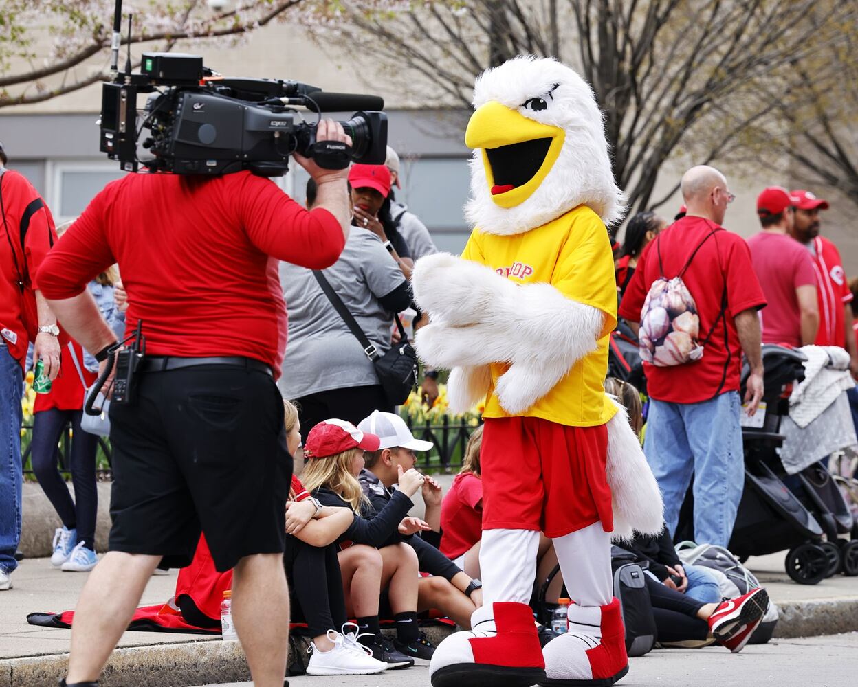 041222 Reds parade