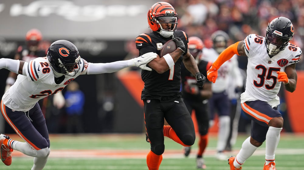 Chicago Bears cornerback Nahshon Wright (26), left, tries to grab Cincinnati Bengals wide receiver Ja'Marr Chase (1) as he runs the ball during the first half of an NFL football game, Sunday, Nov. 2, 2025, in Cincinnati. (AP Photo/Jeff Dean)