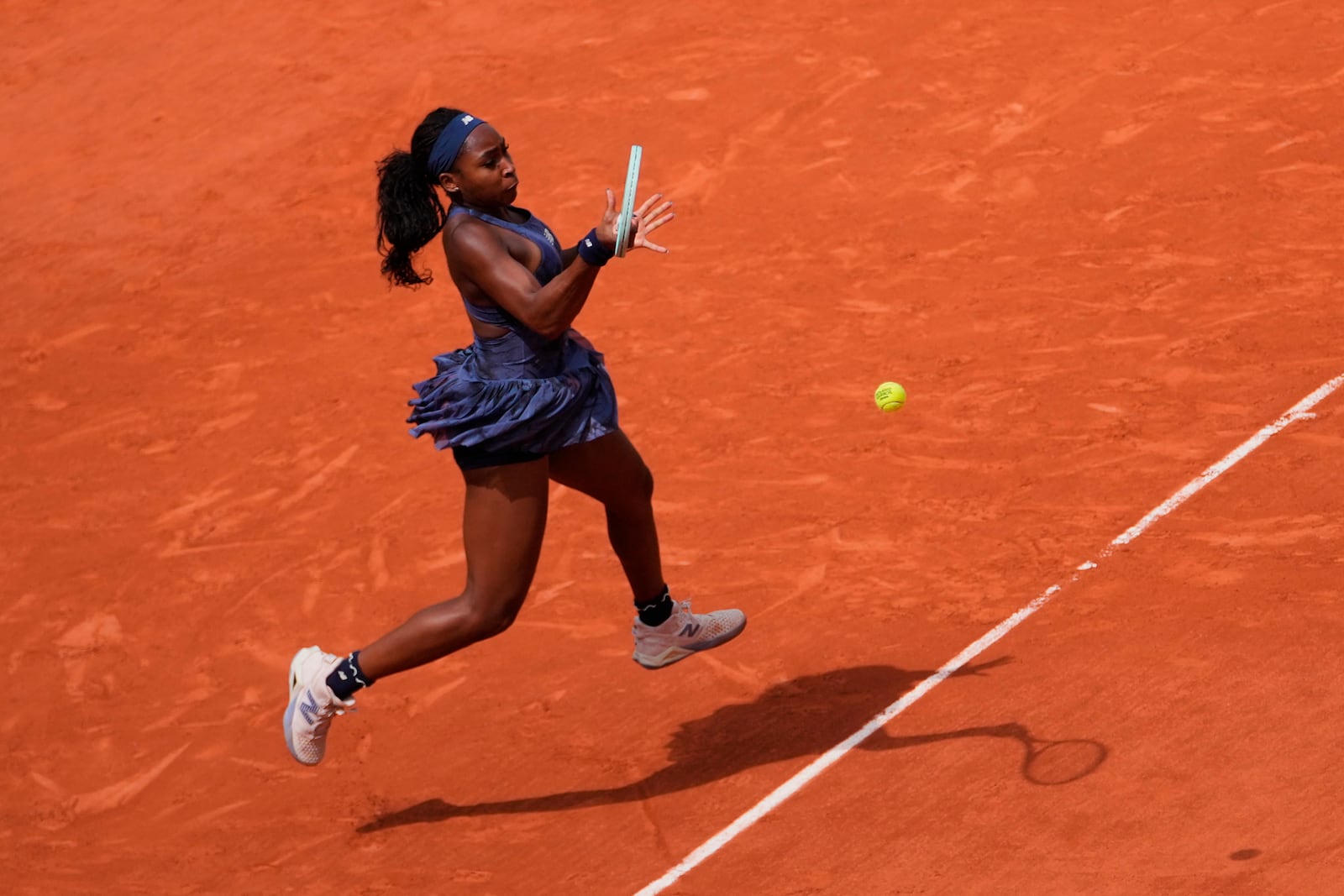Coco Gauff of the U.S. plays a shot against Russia's Ekaterina Alexandrova during their fourth round match of the French Tennis Open at the Roland-Garros stadium in Paris, Monday, June 2, 2025. (AP Photo/Thibault Camus)