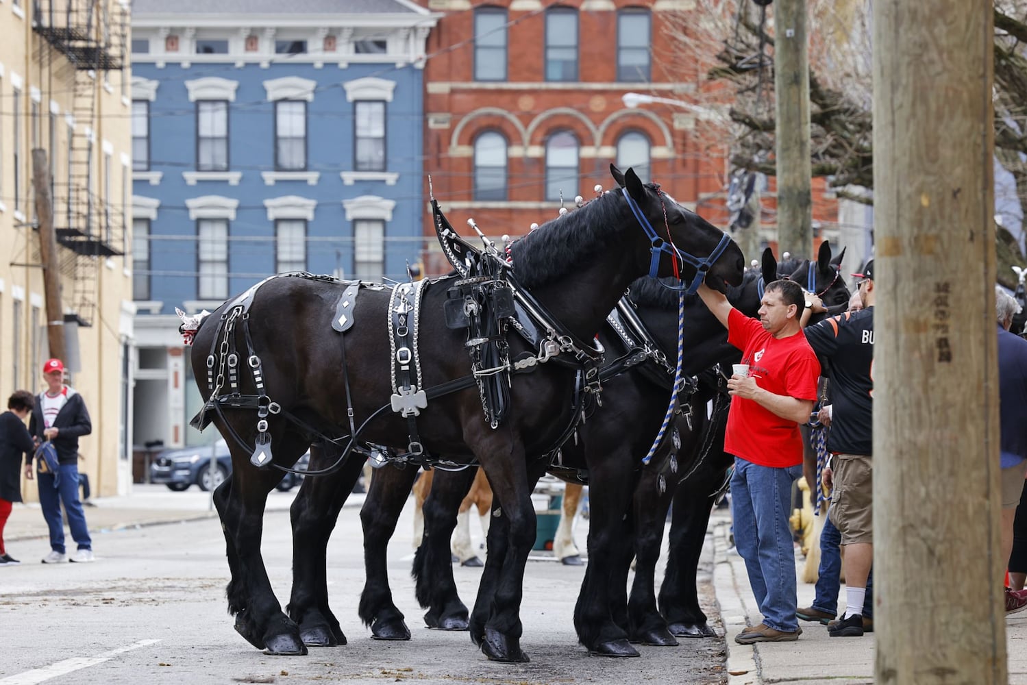 041222 reds parade