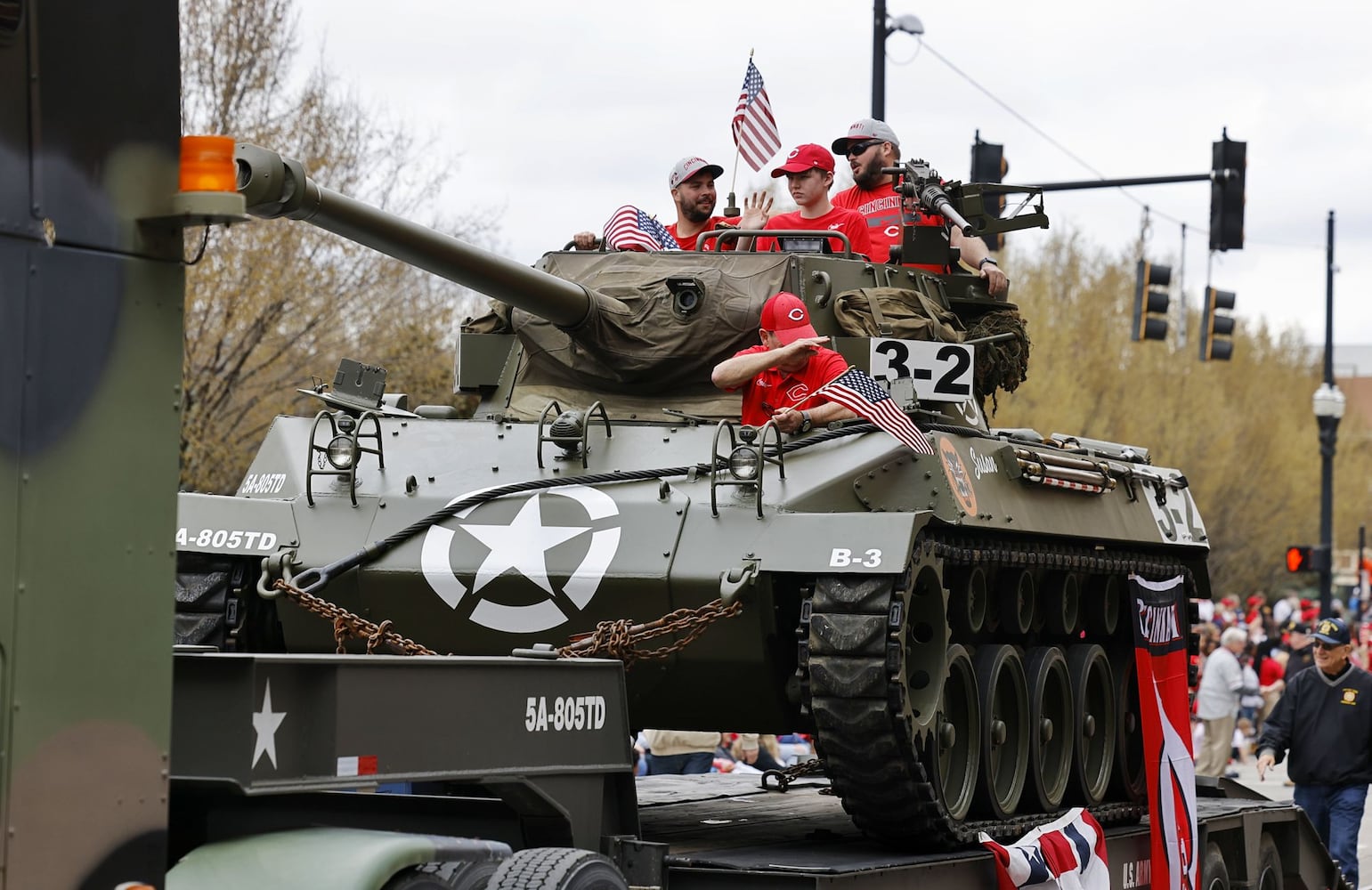 041222 Reds parade