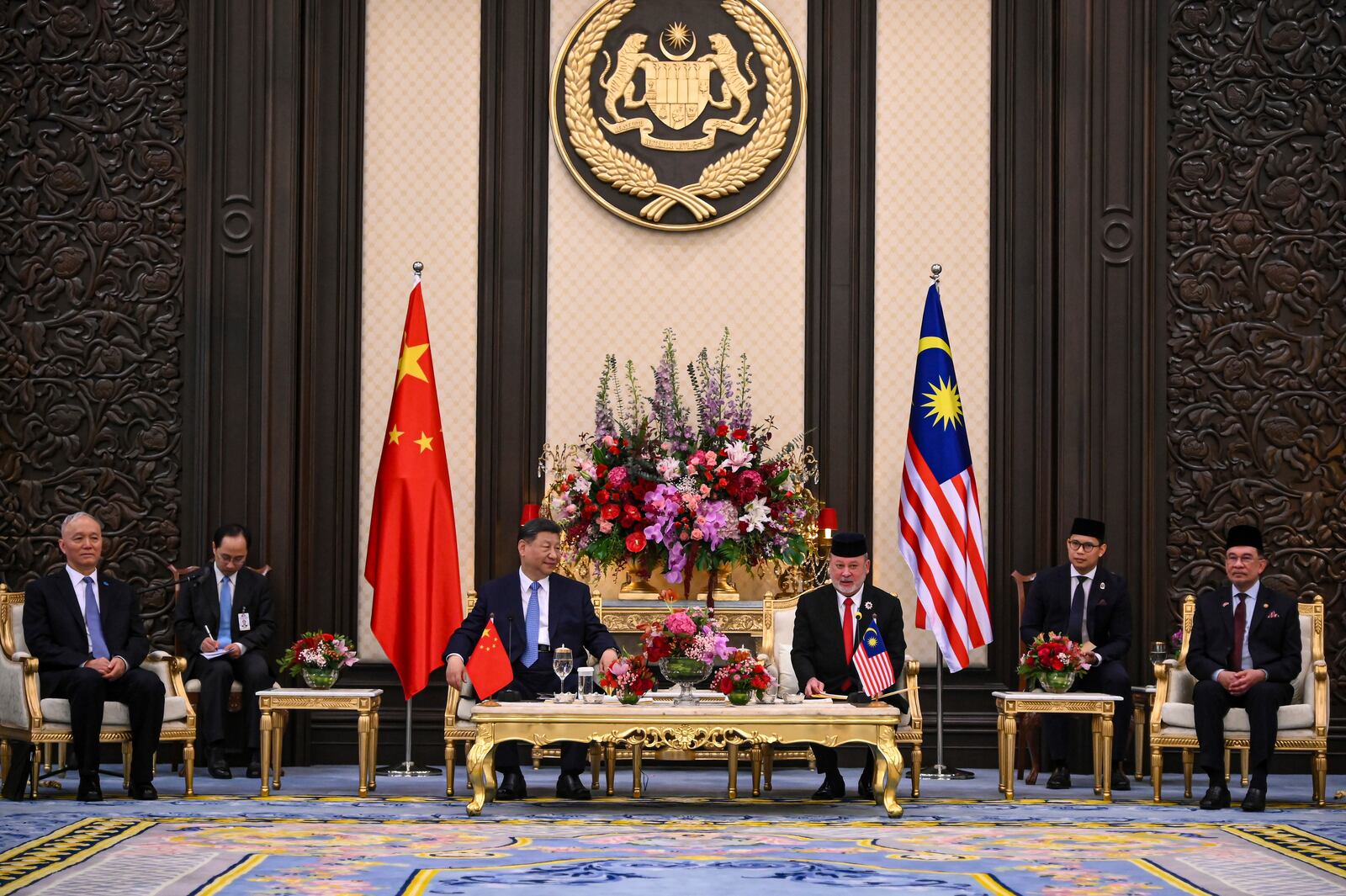 In this photo released by Malaysia's Department of Information, Malaysia's King Sultan Ibrahim, center right, talks with China's President Xi Jinping, center left, during their meeting at the National Palace in Kuala Lumpur, Malaysia Wednesday, April 16, 2025. (Famer Roheni/ Malaysia's Department of Information via AP)