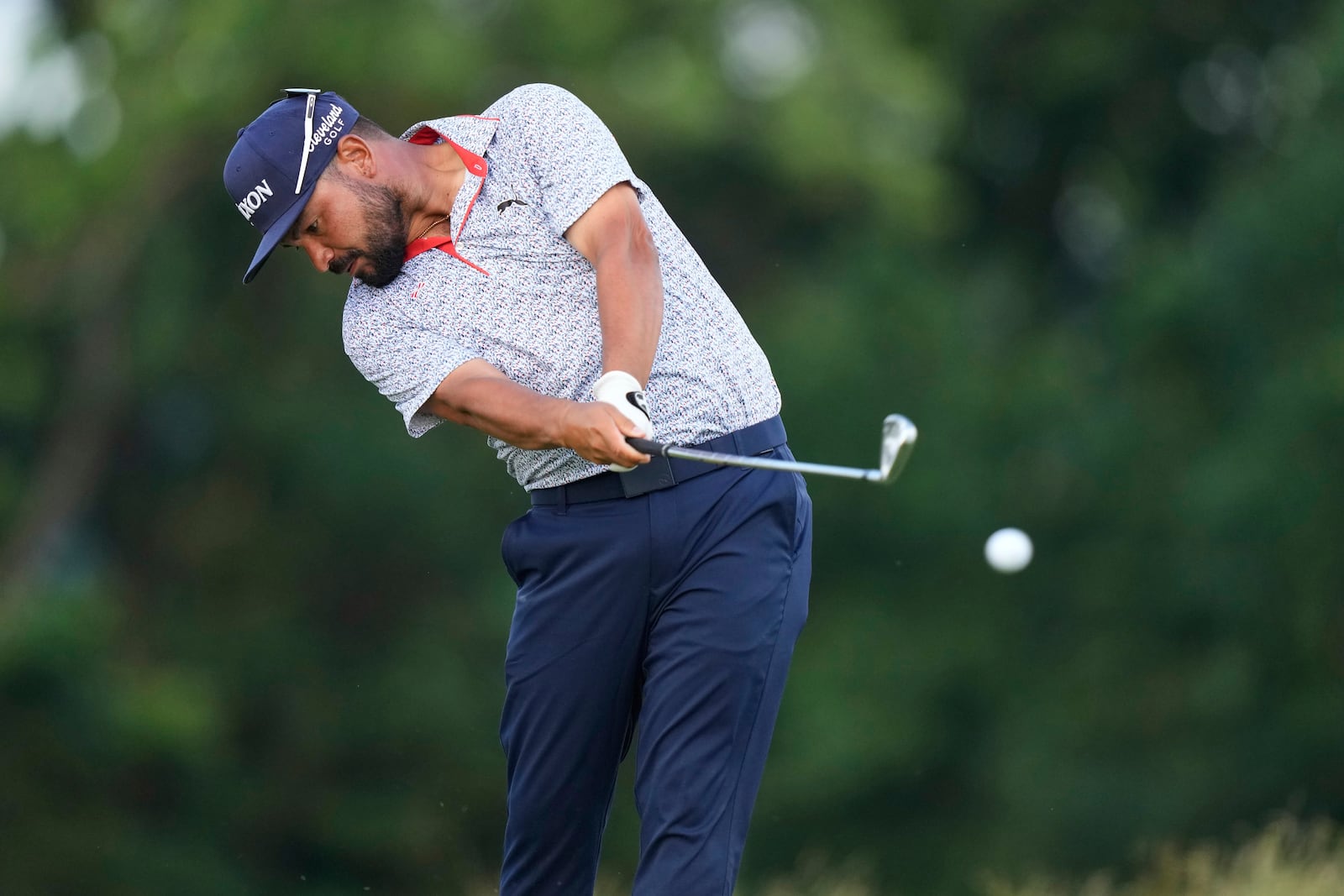 J.J. Spaun tees off on the 16th hole during the third round of the U.S. Open golf tournament at Oakmont Country Club Saturday, June 14, 2025, in Oakmont, Pa. (AP Photo/Charlie Riedel)