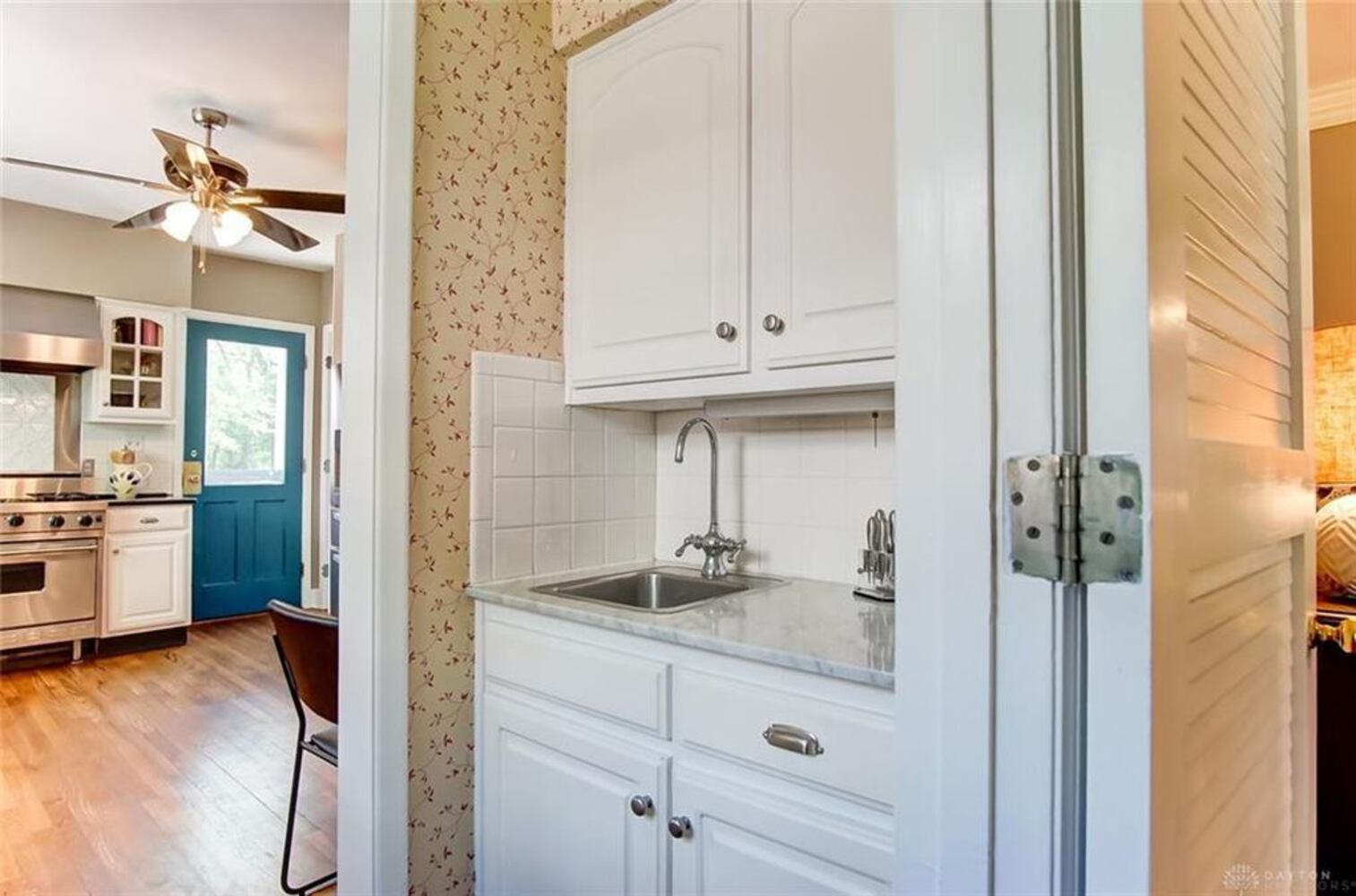 PHOTOS: Luxury Oakwood colonial home on market