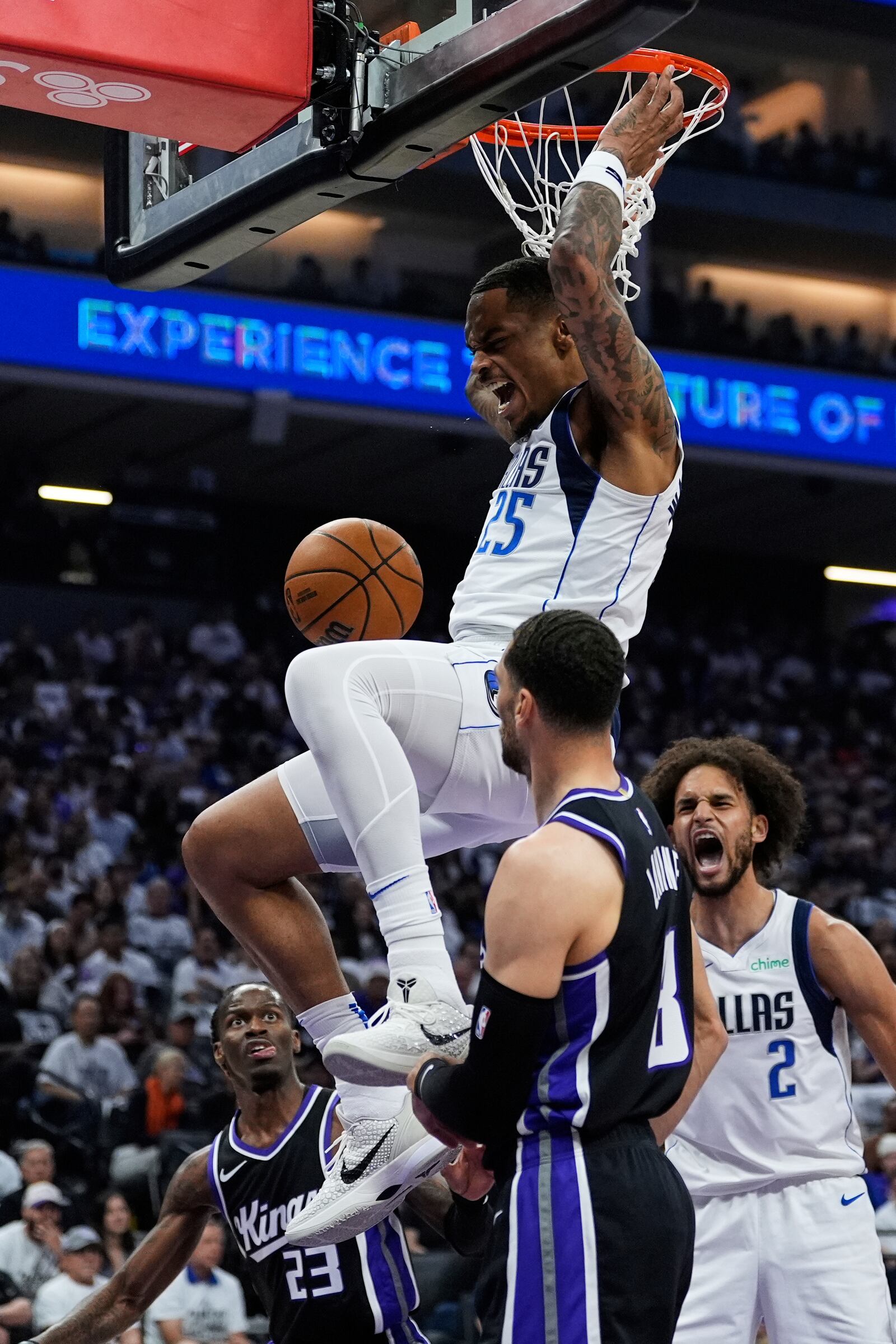 Dallas Mavericks forward P.J. Washington (25) dunks next to Sacramento Kings guard Zach LaVine (8) during the first half of an NBA play-in tournament basketball game Wednesday, April 16, 2025, in Sacramento, Calif. (AP Photo/Godofredo A. Vásquez)