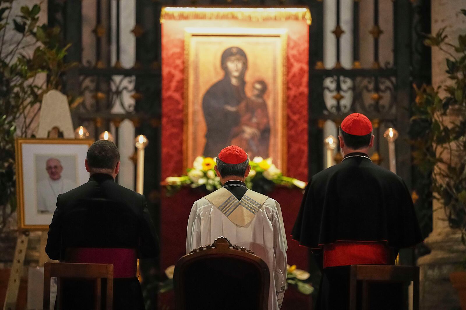 Clerics conduct a rosary prayer outside the Santa Maria Maggiore Basilica, where the late Pope Francis will be buried, in Rome, Thursday, April 24, 2025. (AP Photo/Andreea Alexandru)