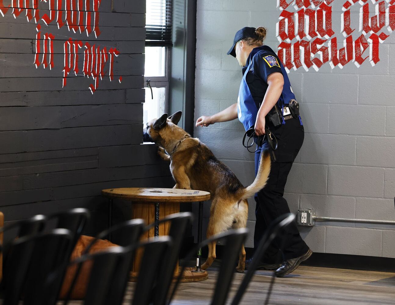 051622 police dogs