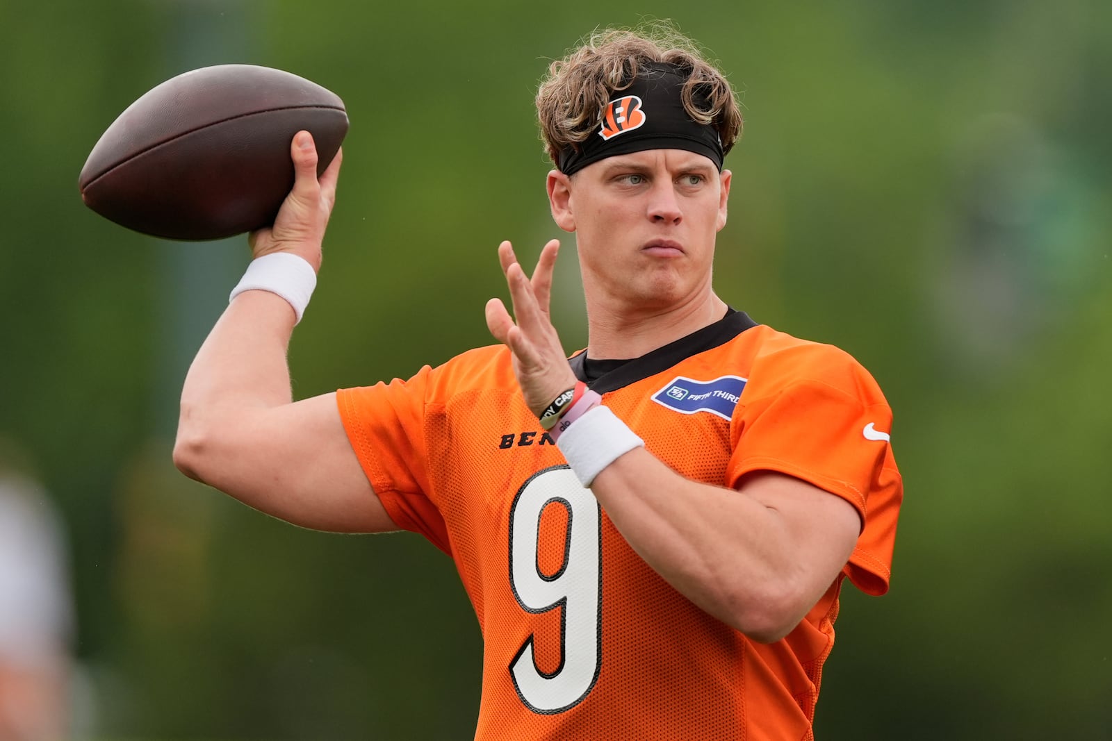 Cincinnati Bengals quarterback Joe Burrow throws a pass during NFL football practice on Tuesday, May 13, 2025, in Cincinnati. (AP Photo/Carolyn Kaster)