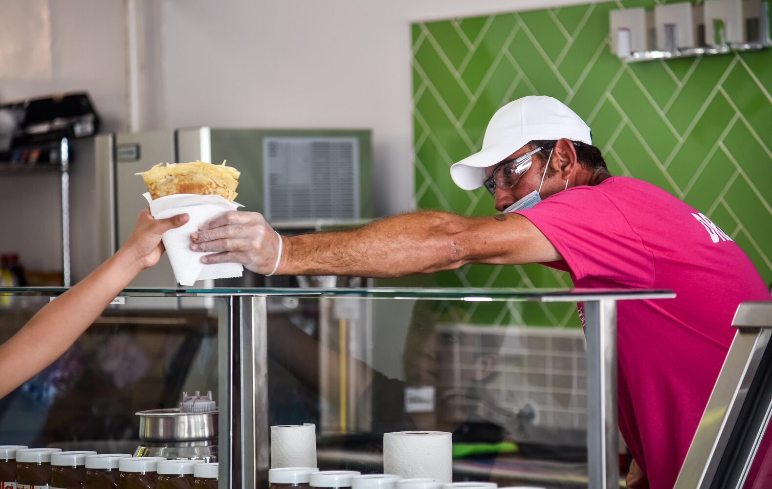 Smoochies Boba and Crepes opens on Main Street in Hamilton
