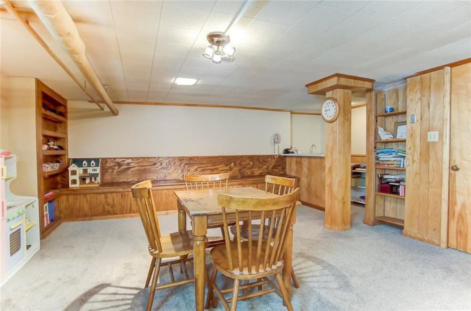 PHOTOS: Luxury Oakwood colonial home on market