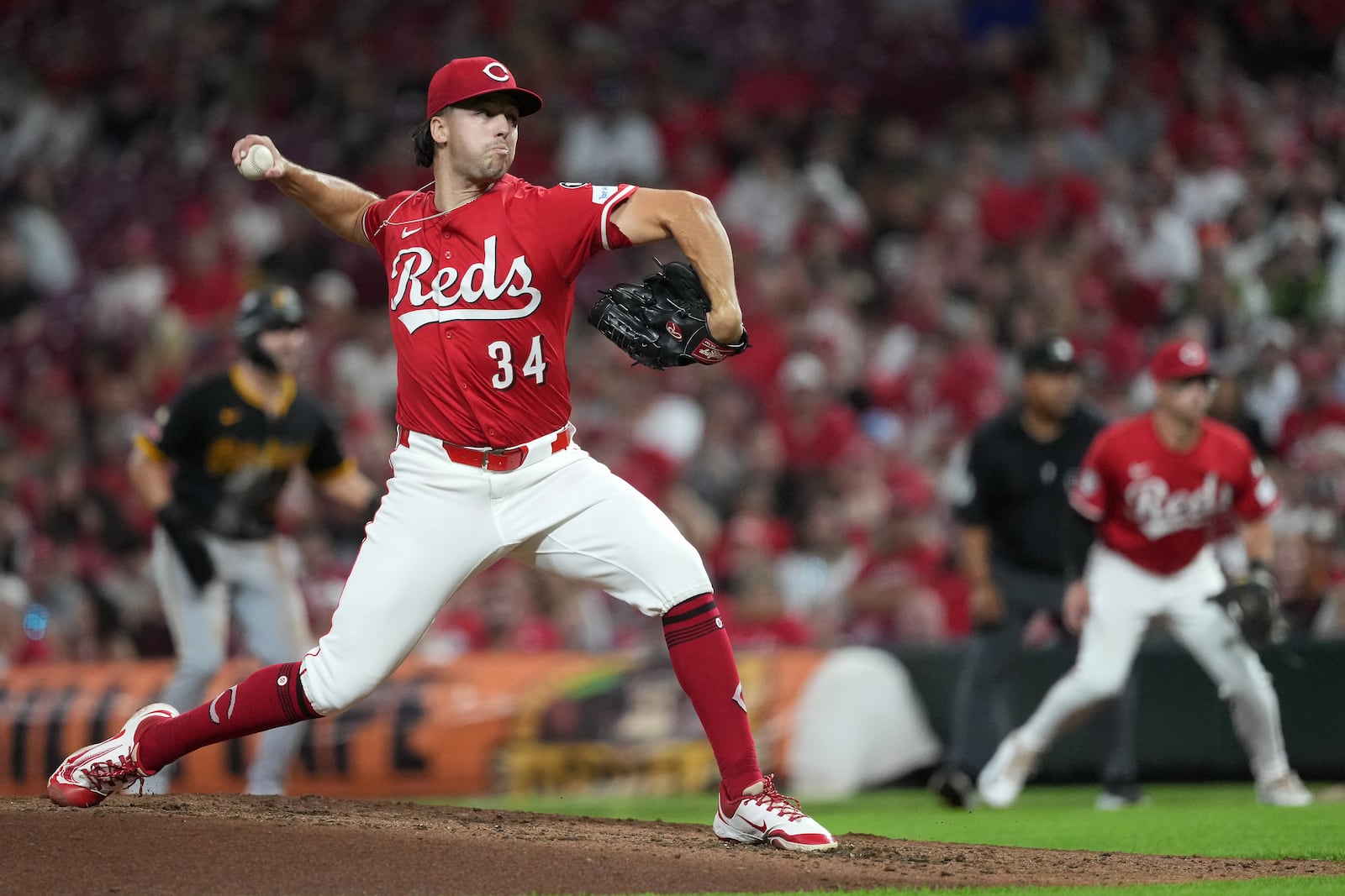 Cincinnati Reds' Connor Phillips delivers a pitch in the sixth inning of a baseball game against the Pittsburgh Pirates. Tuesday, Sept. 23, 2025, in Cincinnati. (AP Photo/Kareem Elgazzar)