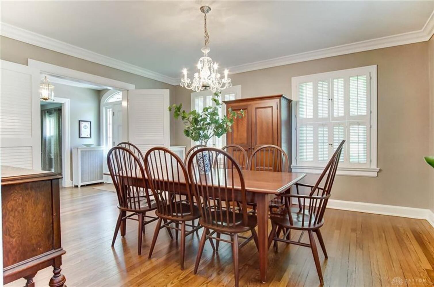 PHOTOS: Luxury Oakwood colonial home on market