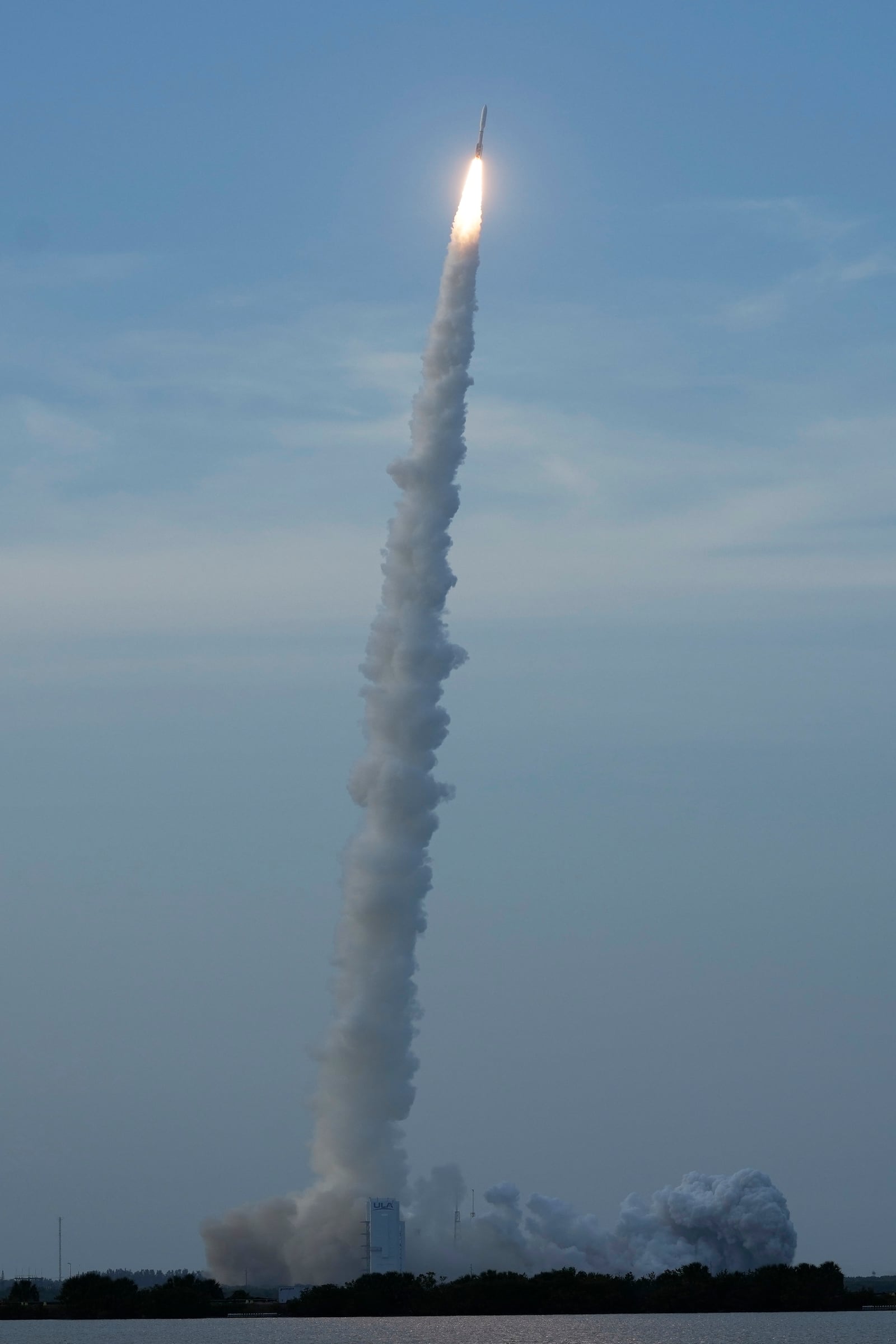 A United Launch Alliance Atlas V rocket with a payload of Amazon's Project Kuiper internet satellites lifts off from Launch Complex 41 at the Cape Canaveral Space Force Station, Monday, April 28, 2025, in Cape Canaveral, Fla. (AP Photo/John Raoux)