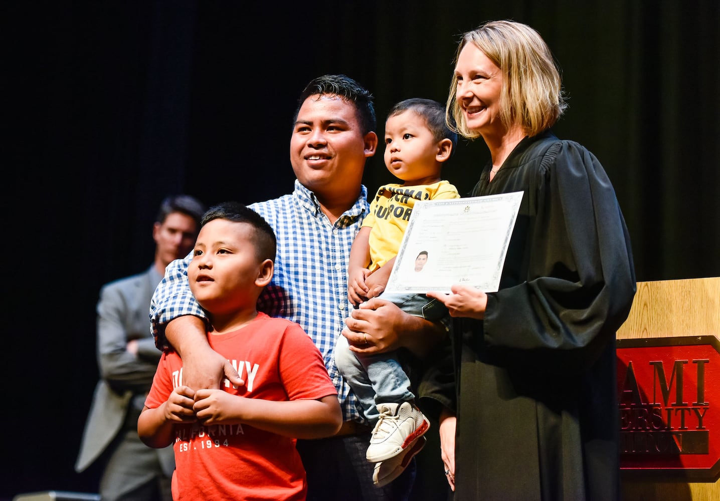 Nearly 100 people become U.S. citizens at naturalization ceremony at Miami Hamilton