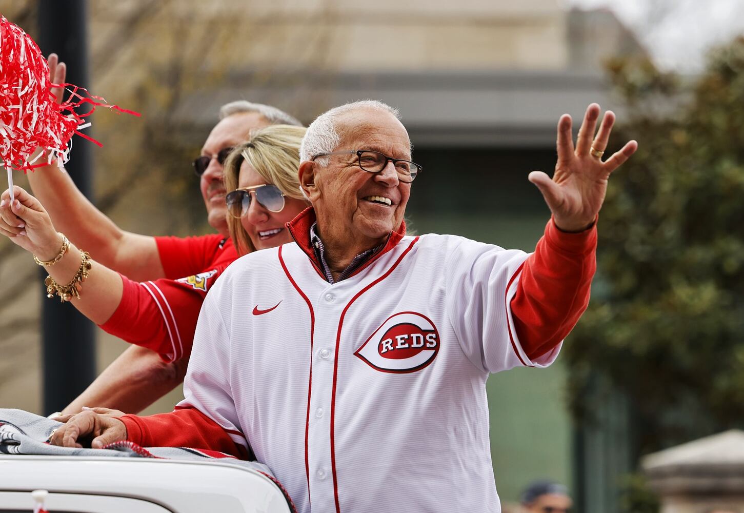 041222 Reds parade
