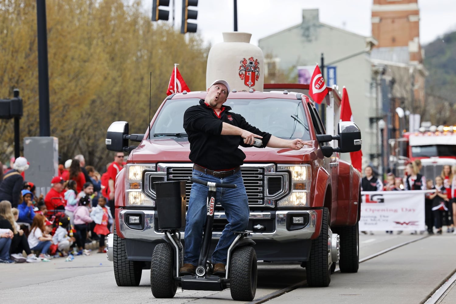 041222 Reds parade