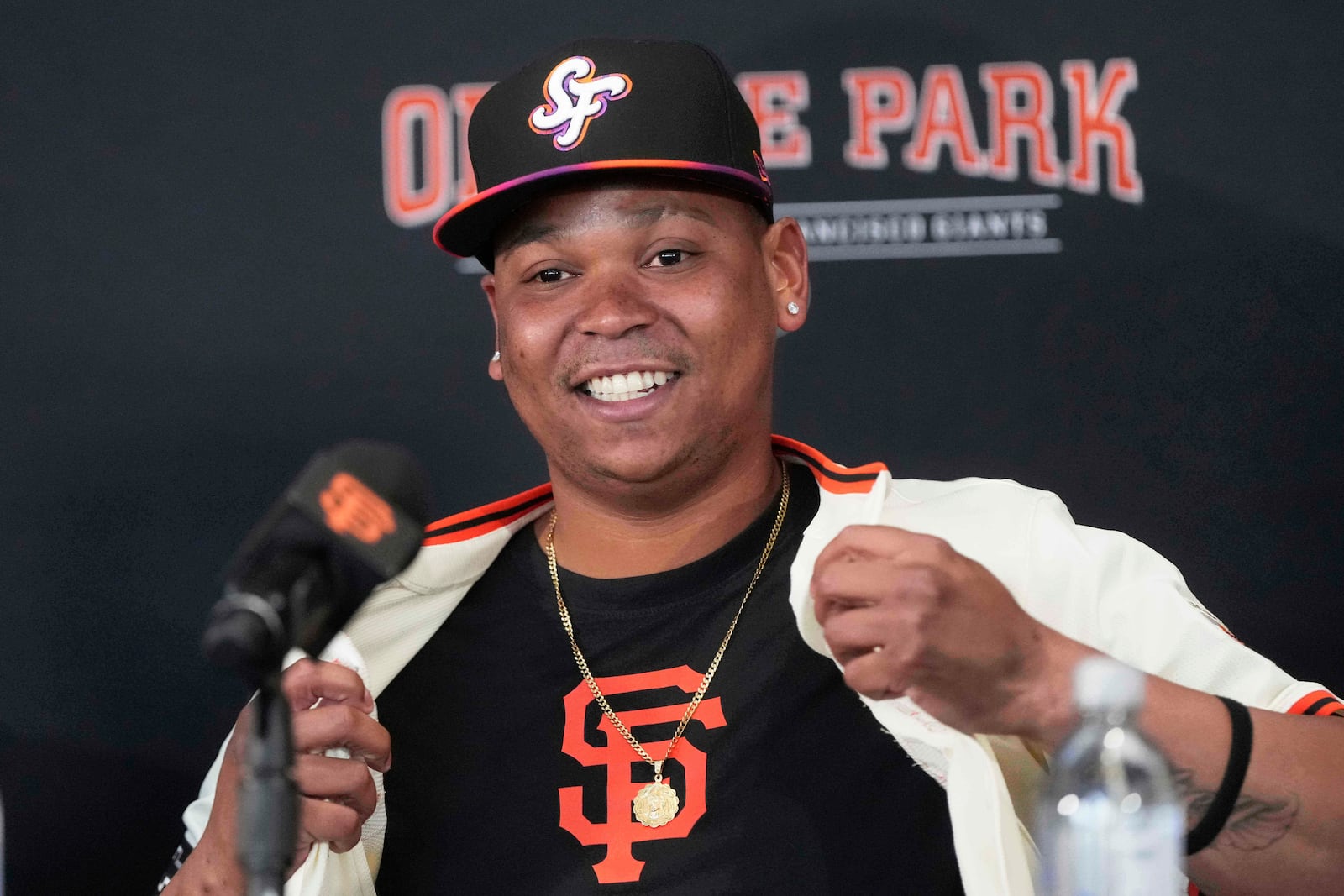 San Francisco Giants' Rafael Devers speaks at a news conference before a baseball game against the Cleveland Guardians in San Francisco, Tuesday, June 17, 2025. (AP Photo/Jeff Chiu)