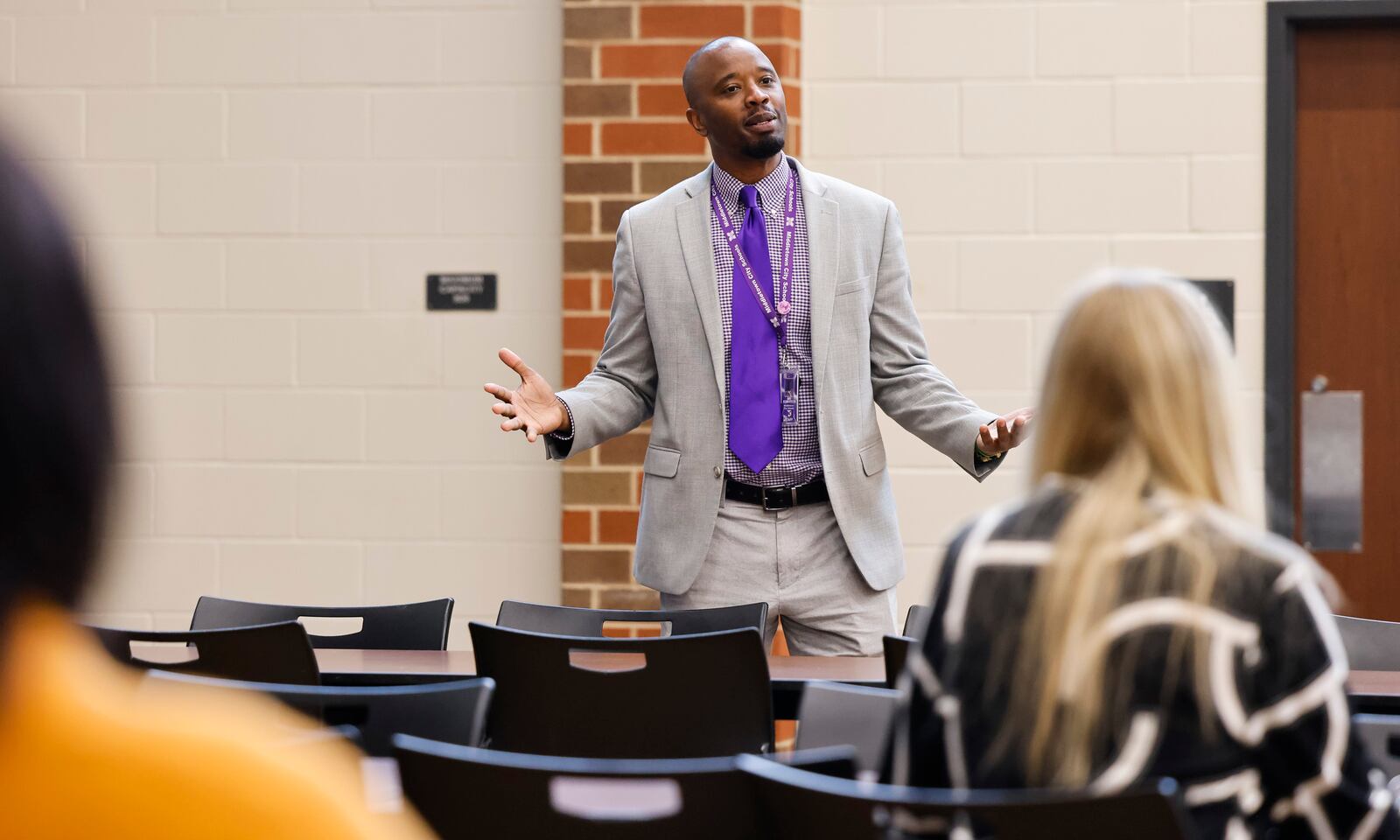 Kee Edwards, senior director of human resources, Middletown City Schools, speaks to applicants during a job fair for the school district in 2022. He will be honored Feb. 24 during the 10th annual Feed the Hungry Project MLK Gala in Hamilton. NICK GRAHAM/STAFF
