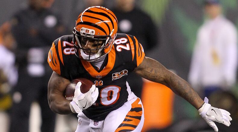 CINCINNATI, OH - DECEMBER 04: Joe Mixon #28 of the Cincinnati Bengals runs with the ball against the Pittsburgh Steelers during the first half at Paul Brown Stadium on December 4, 2017 in Cincinnati, Ohio. (Photo by John Grieshop/Getty Images)