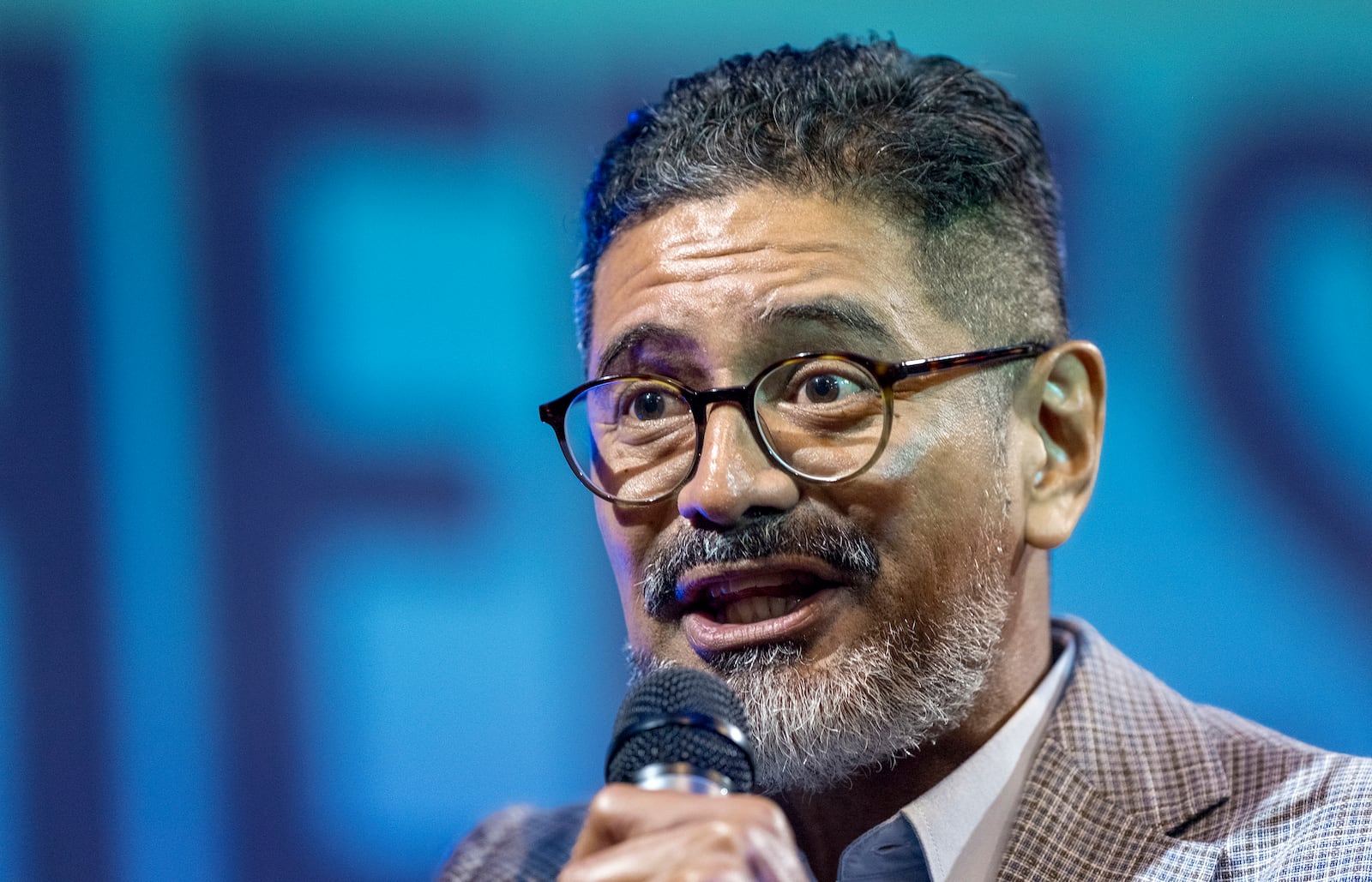 José Luis Orozco, a pastor from Nicaragua, ministers to members of the Oasis Church, in Taylor, Texas, June 15, 2025. (AP Photo/Rodolfo Gonzalez)