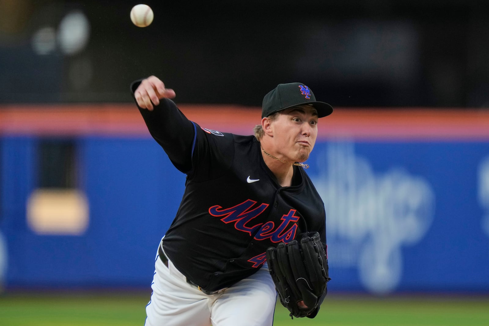 New York Mets' Blade Tidwell pitches dsecond inning in the second baseball game against the Milwaukee Brewers of a doubleheader Wednesday, July 2, 2025, in New York. (AP Photo/Frank Franklin II)