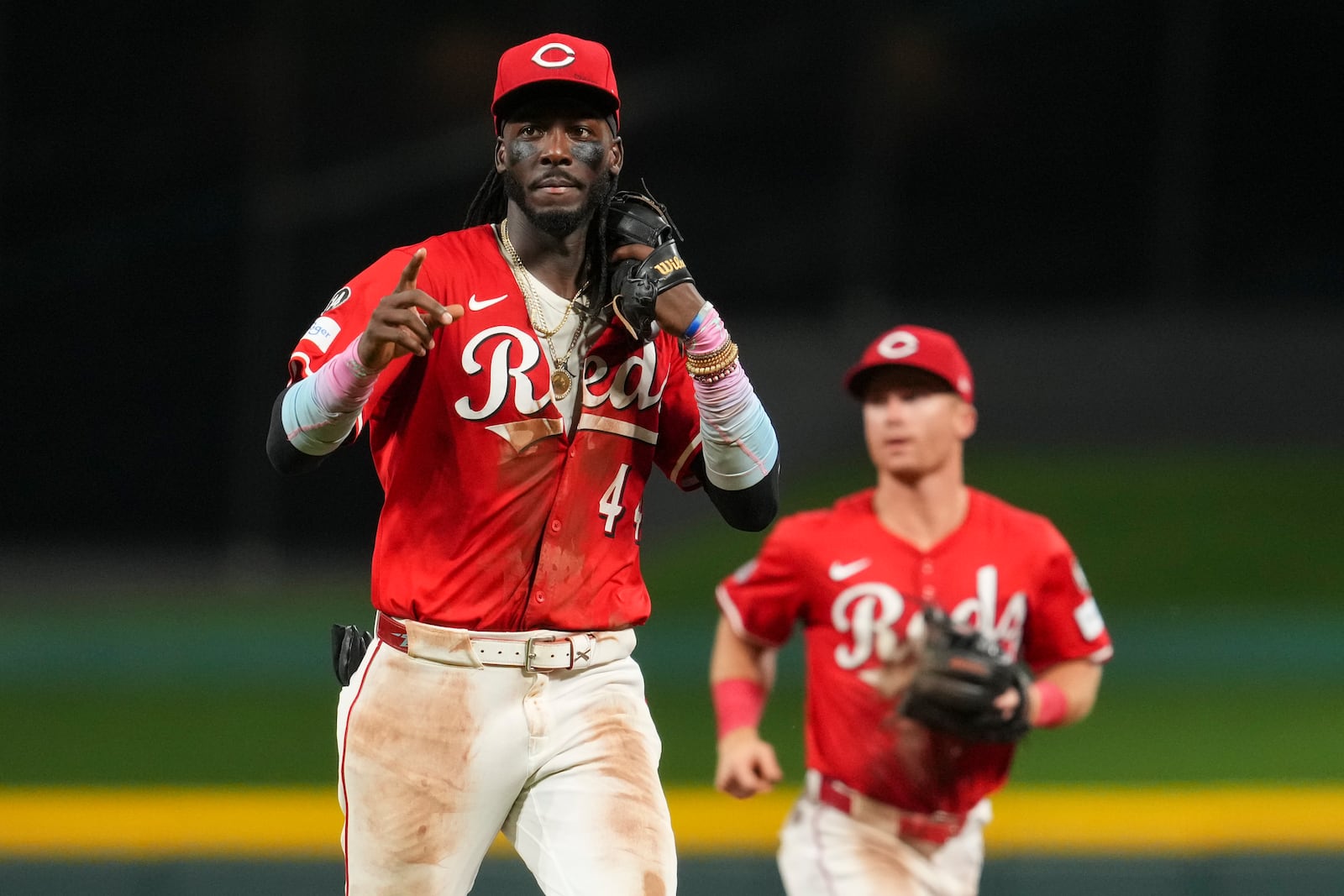 Cincinnati Reds shortstop Elly De La Cruz (44) gestures after catching Minnesota Twins' DaShawn Keirsey Jr. stealing second base during the eighth inning of a baseball game, Tuesday, June 17, 2025, in Cincinnati. (AP Photo/Jeff Dean)